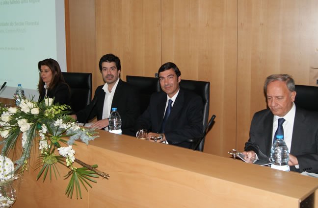 Painel I: &ldquo;Como tornar os sectores e clusters de especializa&ccedil;&atilde;o do Alto Minho mais competitivos&ldquo;