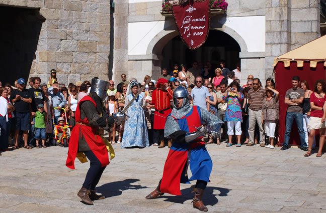 ID70 - Maio - Festas e Romarias. Uma atra&ccedil;&atilde;o tur&iacute;stica que gera receita para o com&eacute;rcio local. Caminha
