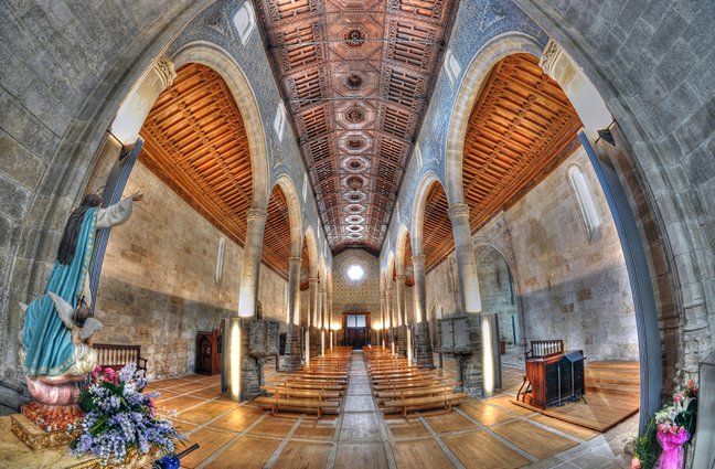 ID78 - Julho - Arte e Hist&oacute;ria. Caminha (interior da Igreja Matriz)