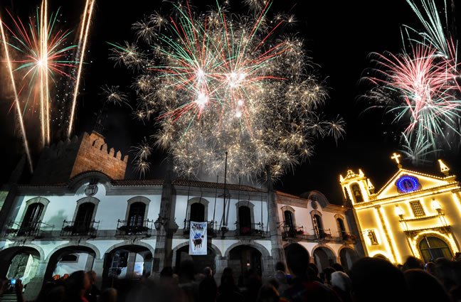 ID88 Luz, cor e festa. Caminha