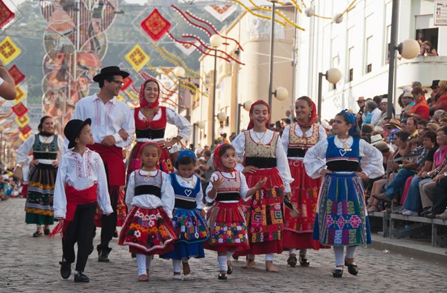 ID98 - Outubro - Festas da Senhora d'Agonia, as mais belas de todo o Alto Minho